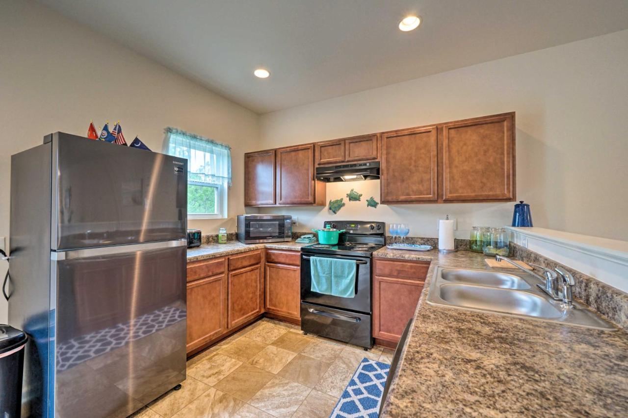 Modern Coastal Condo With Patio 1 Mi To Beaches! Carolina Beach Εξωτερικό φωτογραφία