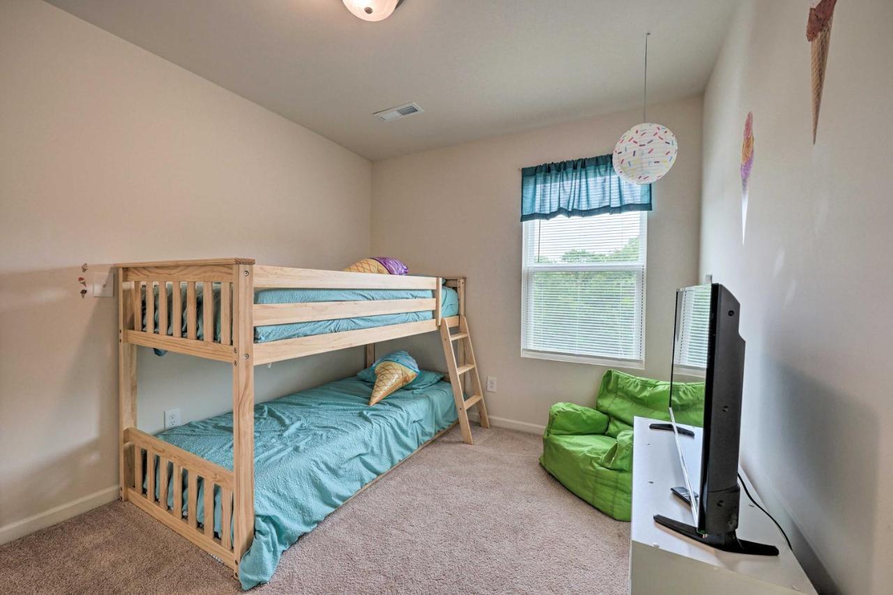 Modern Coastal Condo With Patio 1 Mi To Beaches! Carolina Beach Εξωτερικό φωτογραφία