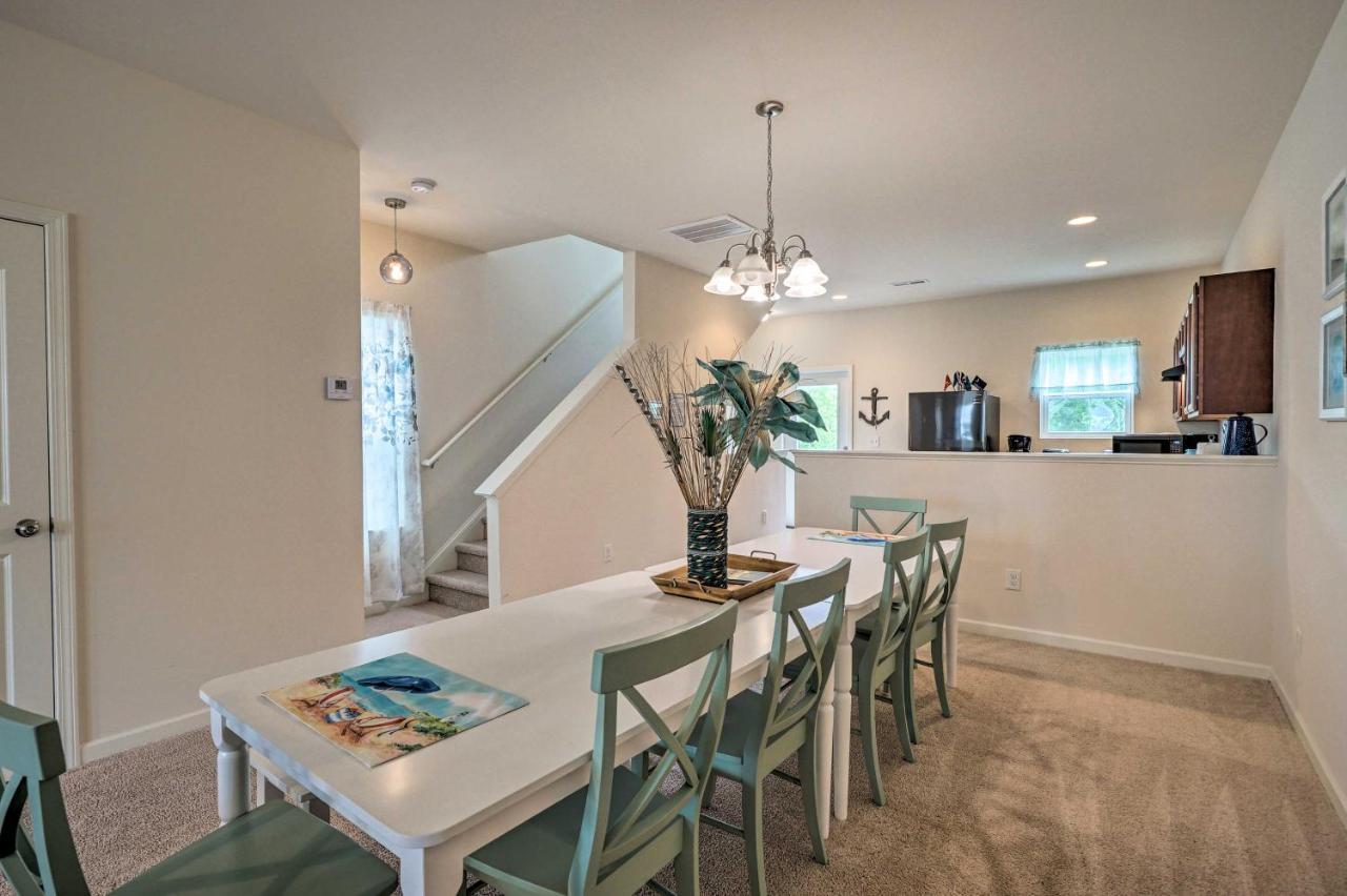 Modern Coastal Condo With Patio 1 Mi To Beaches! Carolina Beach Εξωτερικό φωτογραφία