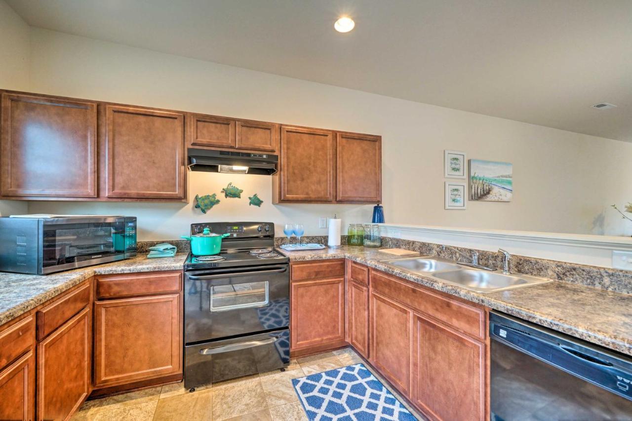 Modern Coastal Condo With Patio 1 Mi To Beaches! Carolina Beach Εξωτερικό φωτογραφία