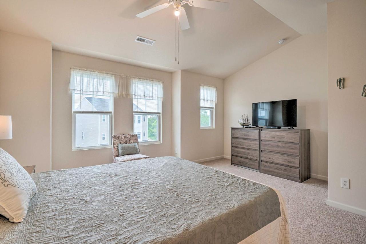 Modern Coastal Condo With Patio 1 Mi To Beaches! Carolina Beach Εξωτερικό φωτογραφία