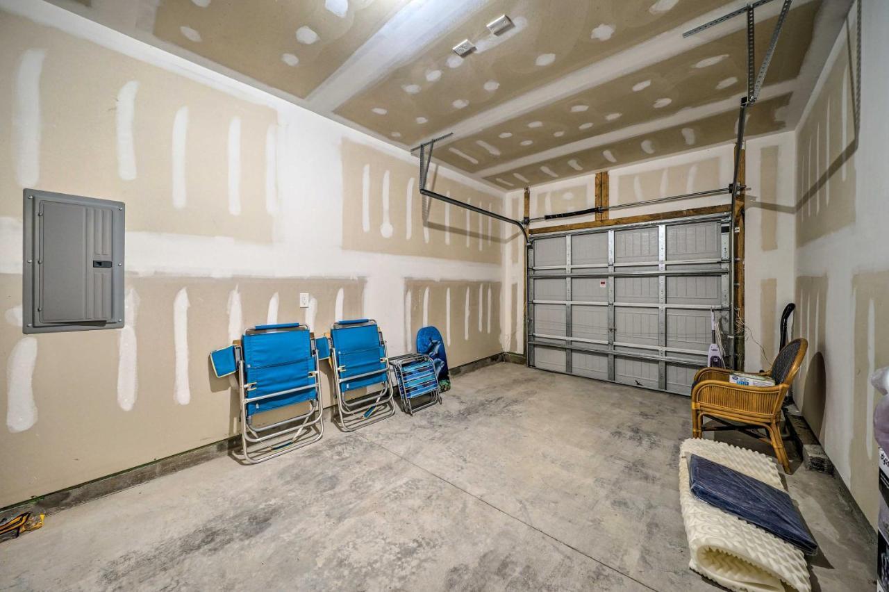 Modern Coastal Condo With Patio 1 Mi To Beaches! Carolina Beach Εξωτερικό φωτογραφία
