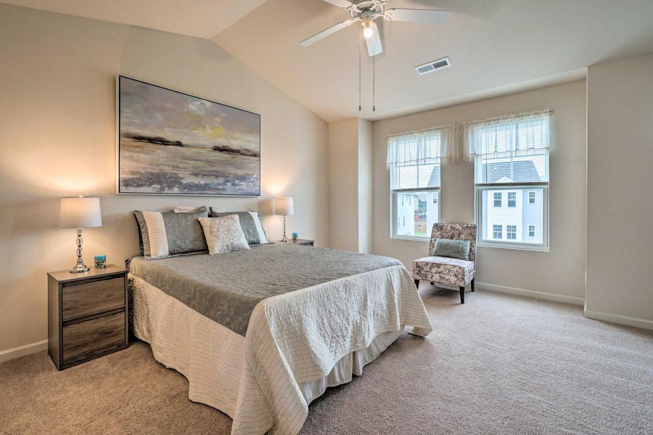 Modern Coastal Condo With Patio 1 Mi To Beaches! Carolina Beach Εξωτερικό φωτογραφία