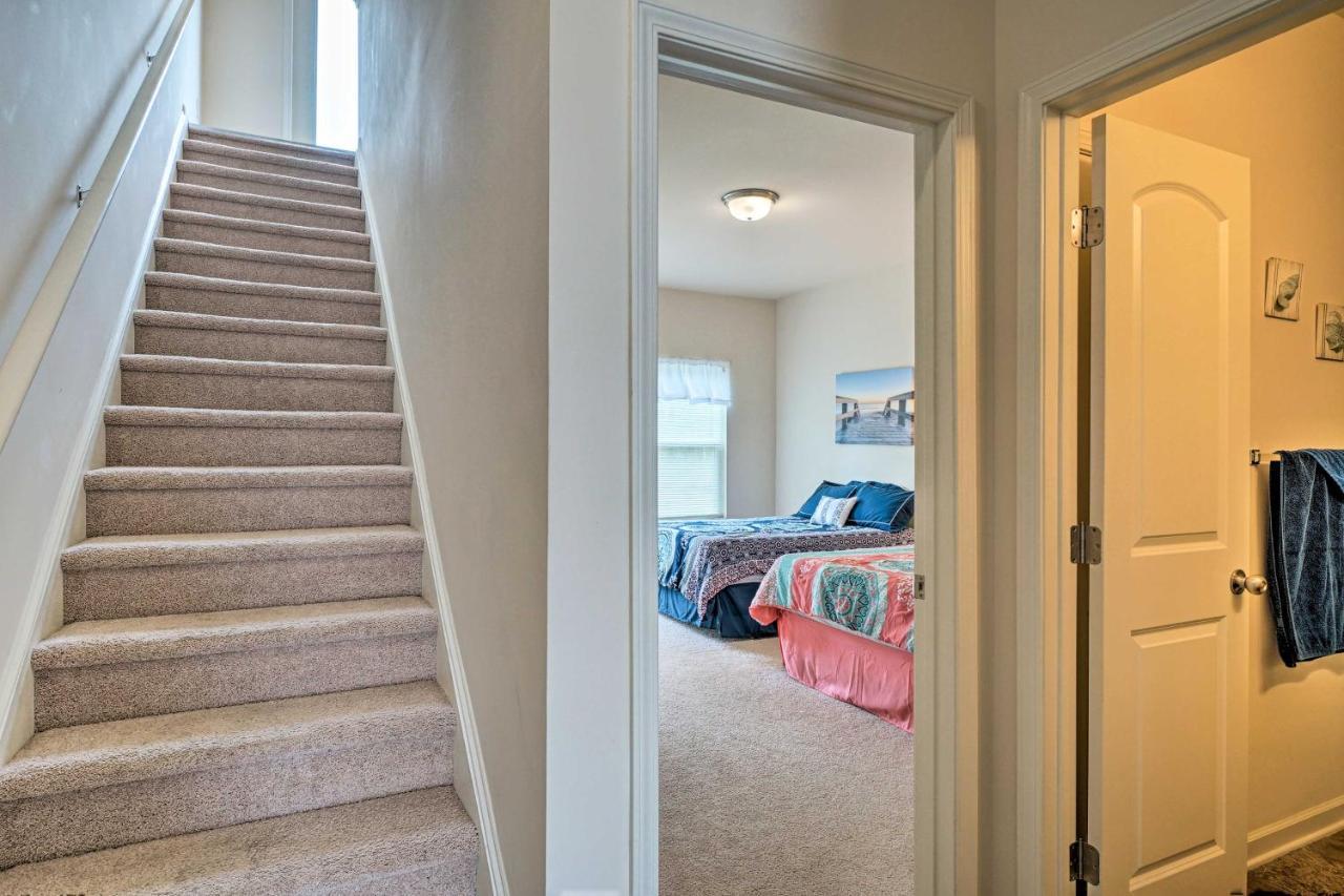 Modern Coastal Condo With Patio 1 Mi To Beaches! Carolina Beach Εξωτερικό φωτογραφία