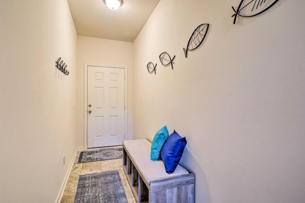 Modern Coastal Condo With Patio 1 Mi To Beaches! Carolina Beach Εξωτερικό φωτογραφία
